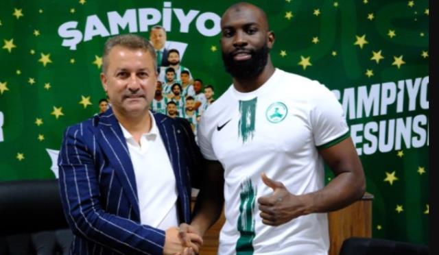 Bu türlü rezillik görülmedi! Doukara, Antalyaspor'dan fark yedikleri maçtan sonra rakiple kutlama yaptı