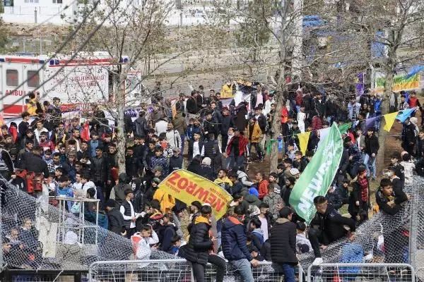 HDP'nin nevruz etkinliğinde ortalık karıştı! Terör örgütü lehine slogan atan çok sayıda kişi gözaltında