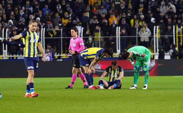 Galibiyetin tadı tuzu kalmadı! Fenerbahçe'nin yıldızı Szalai'den makûs haber