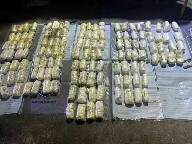 Hakkari'de polis memurunun aracından 52 kilo 500 gram patlayıcı çıktı