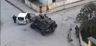 Polisten kaçarken yol kenarına el bombası attılar