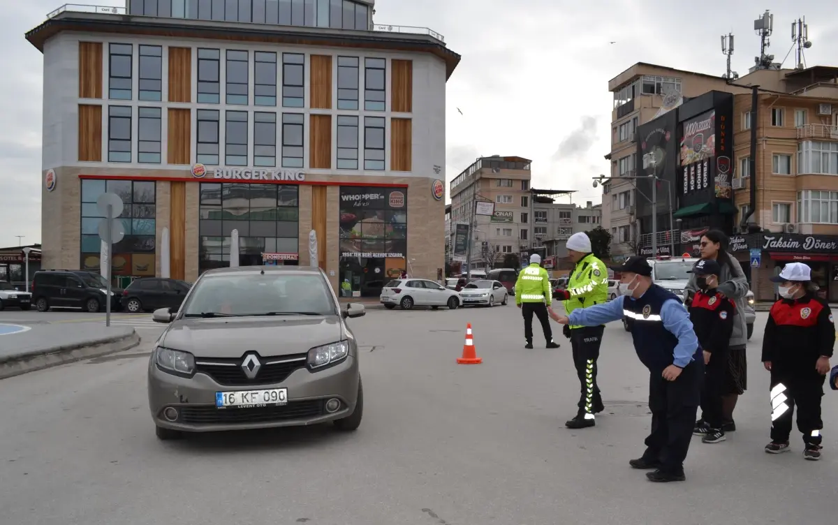 Yalova'da down sendromlu çocuklar trafik denetimi yaptı