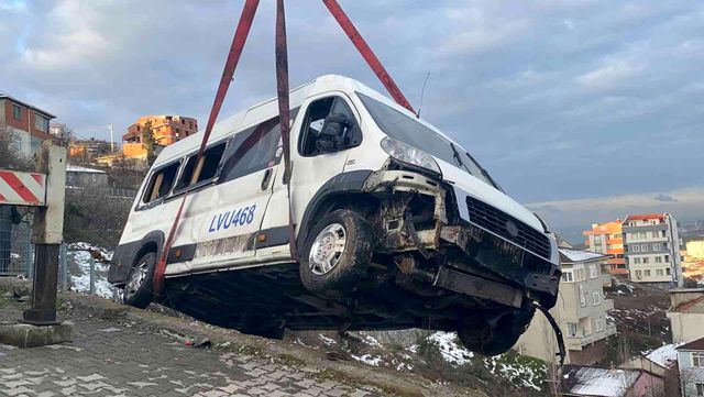 yokus asagiya inen servis minibusu yoldan cik 3 14809966 o