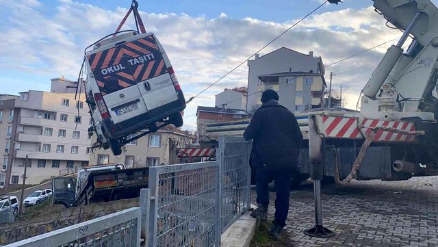 yokus asagiya inen servis minibusu yoldan cik 5 14809966 o