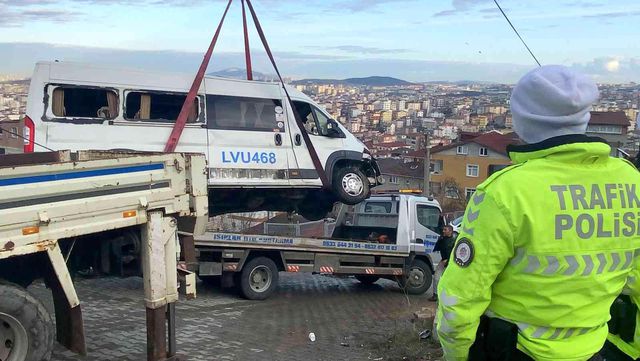 yokus asagiya inen servis minibusu yoldan cik 6 14809966 o