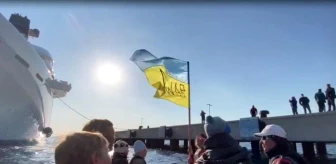 Abramoviç'in iki yatı Türkiye'de: Ukraynalı yelkenciler Bodrum'da Rus milyarderi protesto etti