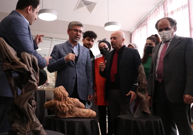 İranlı ressam ve heykeltıraşların yapıtları Erzurum'daki buz müzesinde sergilendi
