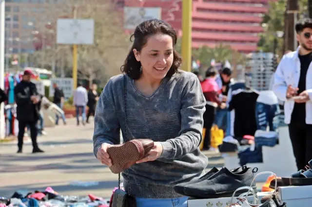 Nevruz Bayramı'nda Antalya'ya akın eden İranlılar, soluğu beş yıldızlı sokak pazarında alıyor