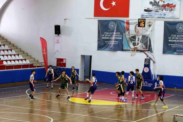 Okul Sporları Basketbol Yıldızlar Yarı Final Karşılaşmaları başladı