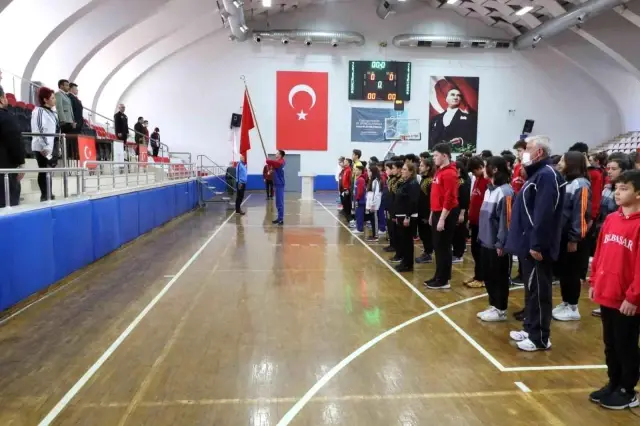 Okul Sporları Basketbol Yıldızlar Yarı Final Karşılaşmaları başladı