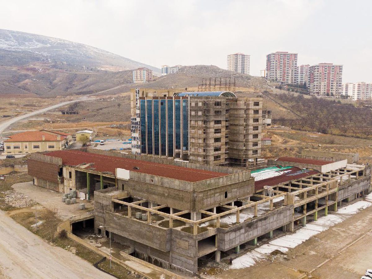 Başkan Gürkan, çalışmaların sürdüğü YİMPAŞ binasında incelemelerde bulundu
