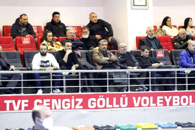 Bayanlar 1. Voleybol Ligi: Çukurova Belediyesi: 3 Antalya Muratpaşa Belediyespor: 2