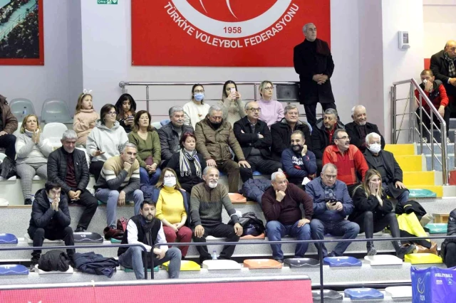 Bayanlar 1. Voleybol Ligi: Çukurova Belediyesi: 3 Antalya Muratpaşa Belediyespor: 2