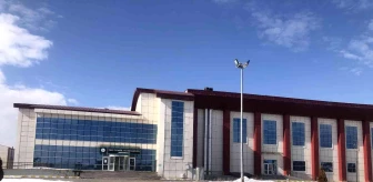 Kafkas Üniversitesi Olimpik Yüzme Havuzu'nun durumu içler acısı
