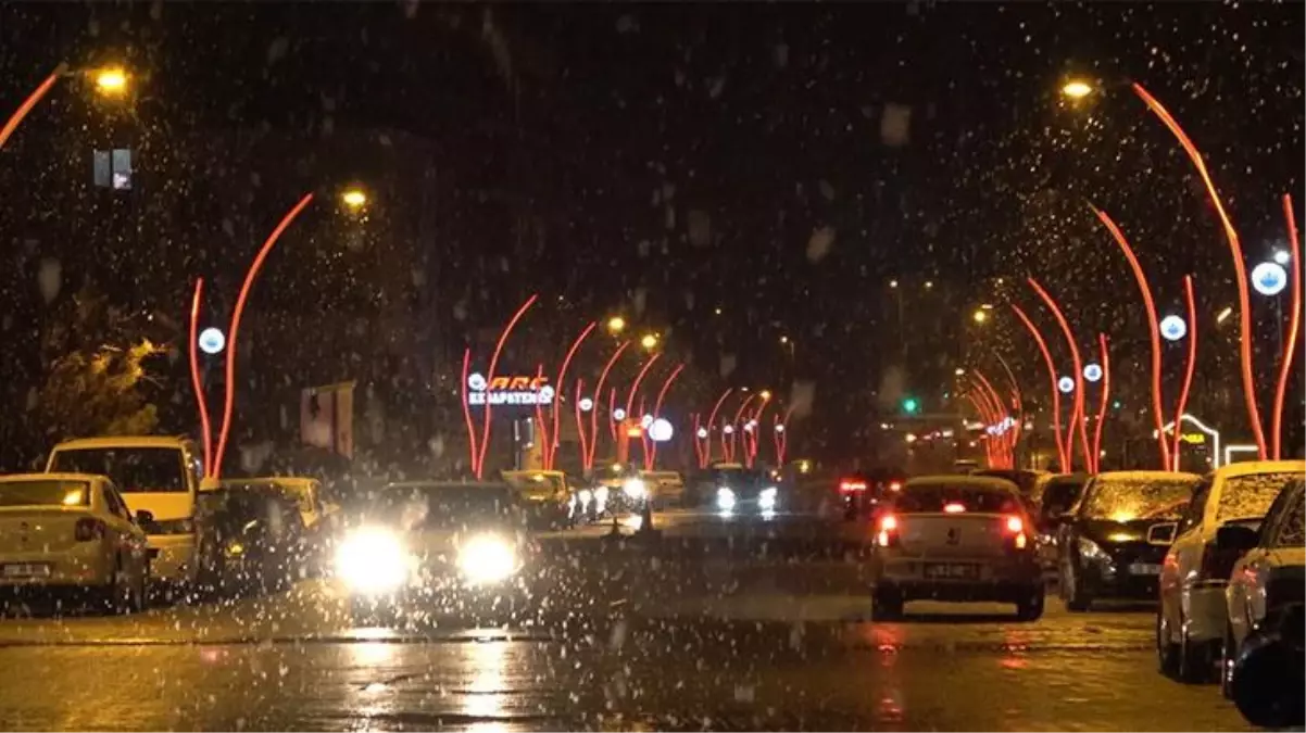 43 ilin geçiş güzergahı olarak bilinen Kırıkkale'de kar yağışı etkili oldu