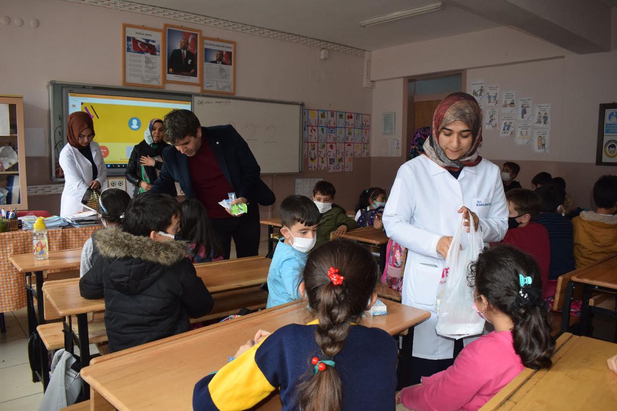 Çocuklara diş sağlığı anlatıldı