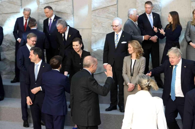 Erdoğan, NATO Başkanlar Tepesi'nde aile fotoğrafı çekimine katıldı