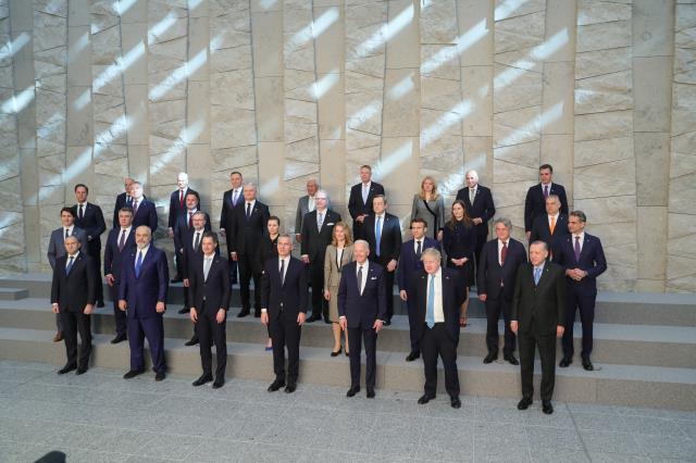 NATO başkanlarının karesinde bir tek Alman Başbakan yer almadı! Münasebeti bir epey enteresan