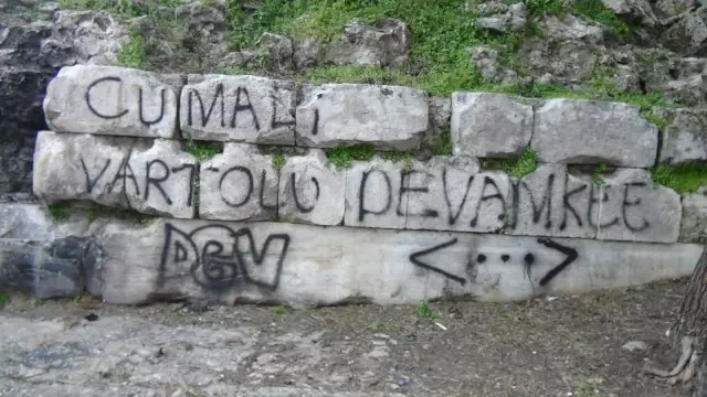 Roma Devri'nde inşa edilen tarihi köprüye yazılanlar 'pes' dedirtti