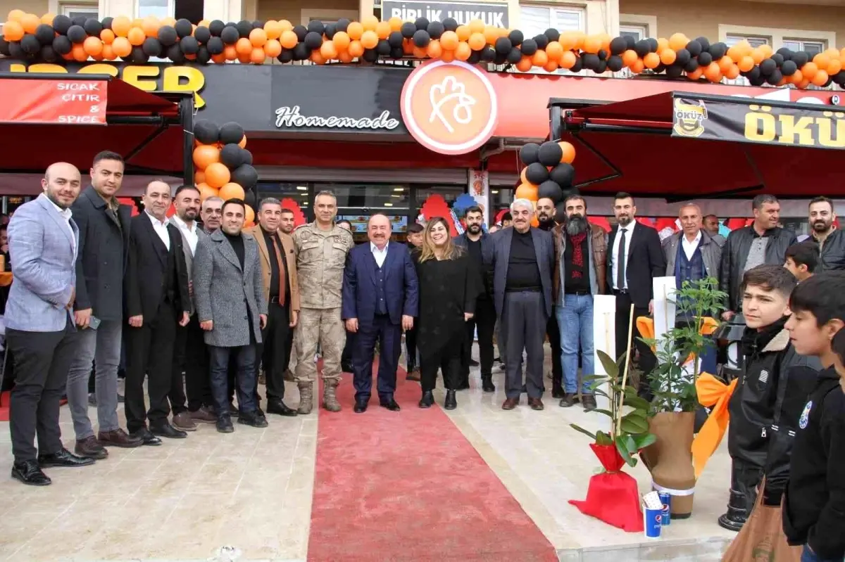 Silopi'de vatandaşlara bin adet hamburger ikram edildi