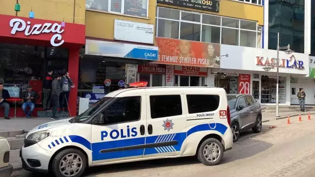 İş merkezinin merdivenlerinden inerken düşen yaşlı adam hayatını kaybetti