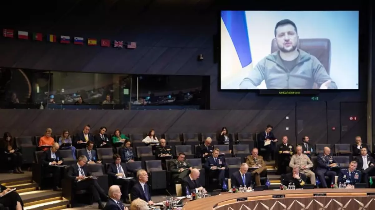 Zelenski, NATO Liderler Zirvesi'nde Putin'i şikayet etti: Bu sabah Rusya bizi fosfor bombalarıyla vurdu