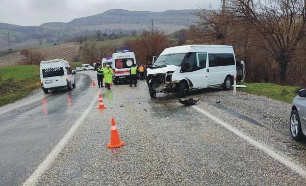 Son dakika gündem: Adıyaman'da, öğretmenleri taşıyan servis minibüsü kaza yaptı: 7 yaralı