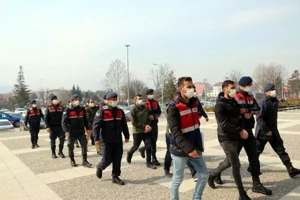 Cezaevindeki PKK'lılara finans sağladığı savıyla 7 kişi daha adliyede