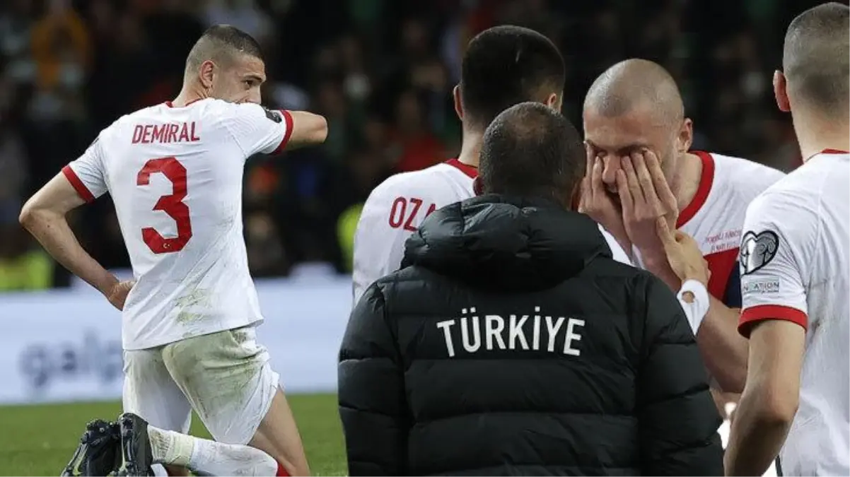 Dünya Kupası hayal oldu, maça damga vuran Burak Yılmaz gözyaşlarıyla Milli Takım'ı bıraktı