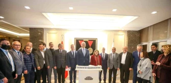 Eski Adalet Bakanı Abdülhamit Gül, Fatma Şahin'i ziyaret etti