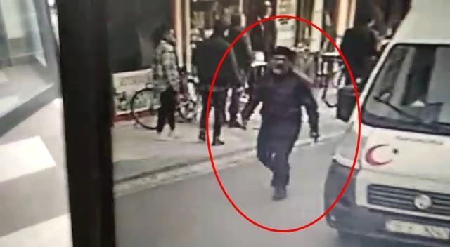 Husumetlisine pompalı tüfekle kurşun yağdıran saldırgan, elini kolunu sallaya sallaya gitti