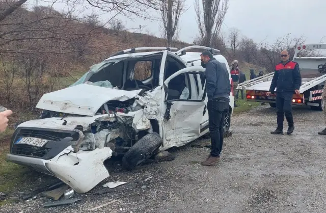 Son dakika haberi... Öğretmenleri taşıyan servisi kaza yaptı: 1'i ağır 7 yaralı