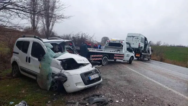 Öğretmenleri taşıyan servisi kaza yaptı: 1'i ağır 7 yaralı