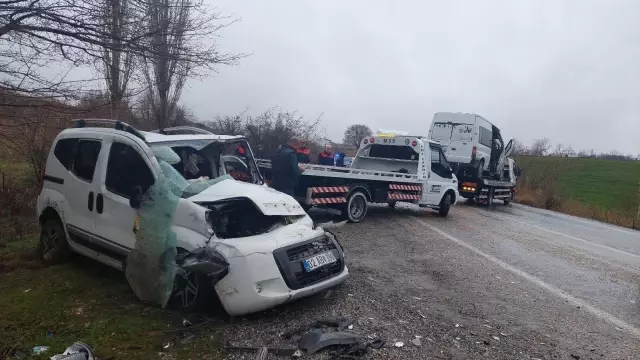 Son dakika haberi... Öğretmenleri taşıyan servisi kaza yaptı: 1'i ağır 7 yaralı