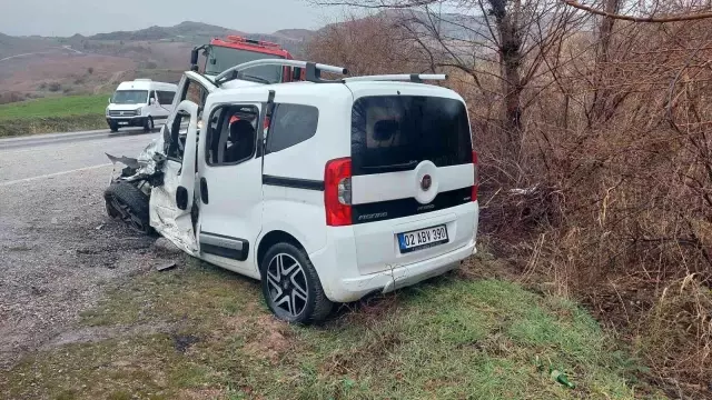 Öğretmenleri taşıyan servisi kaza yaptı: 1'i ağır 7 yaralı