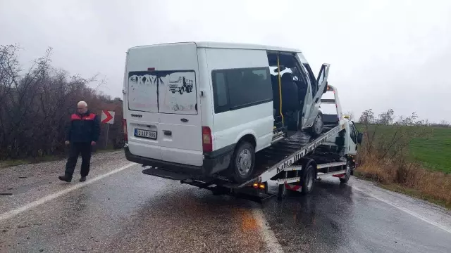 Öğretmenleri taşıyan servisi kaza yaptı: 1'i ağır 7 yaralı