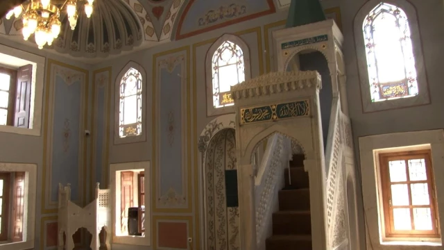 Üsküdar'da restore edilen 300 yıllık Ahmediye Camii ibadete açıldı