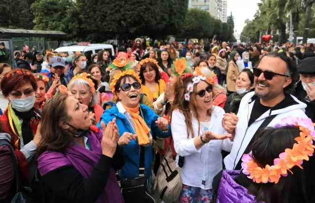 Adana'da binlerce kişi bu korteje akın etti