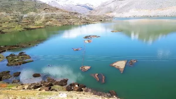 Adıyaman'da donan yüzen adalar, hareket etmeye başladı