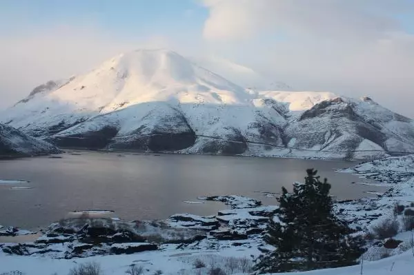 Adıyaman'da donan yüzen adalar, hareket etmeye başladı