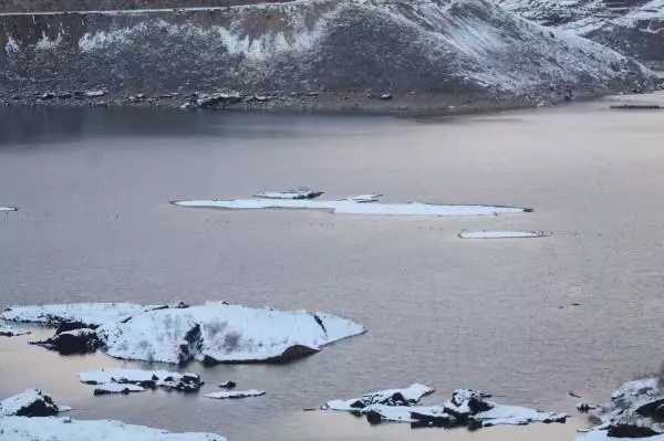 Adıyaman'da donan yüzen adalar, hareket etmeye başladı