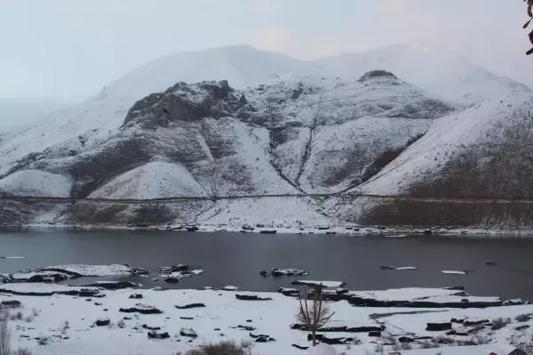 Adıyaman'da donan yüzen adalar, hareket etmeye başladı