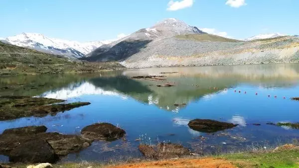 Adıyaman'da donan yüzen adalar, hareket etmeye başladı