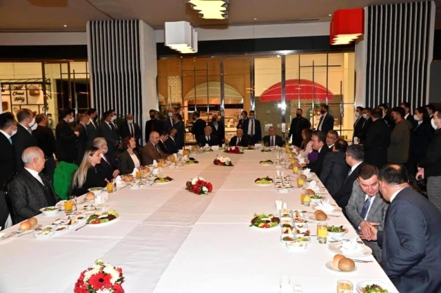 Lider Ergün Antalya'da Bahçeli'ye hizmet ve yatırımları anlattı