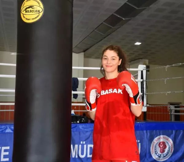 Sports boxer Seren Ay Chetin will challenge the world