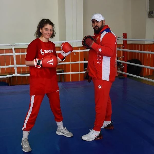 Sports boxer Seren Ay Chetin will challenge the world