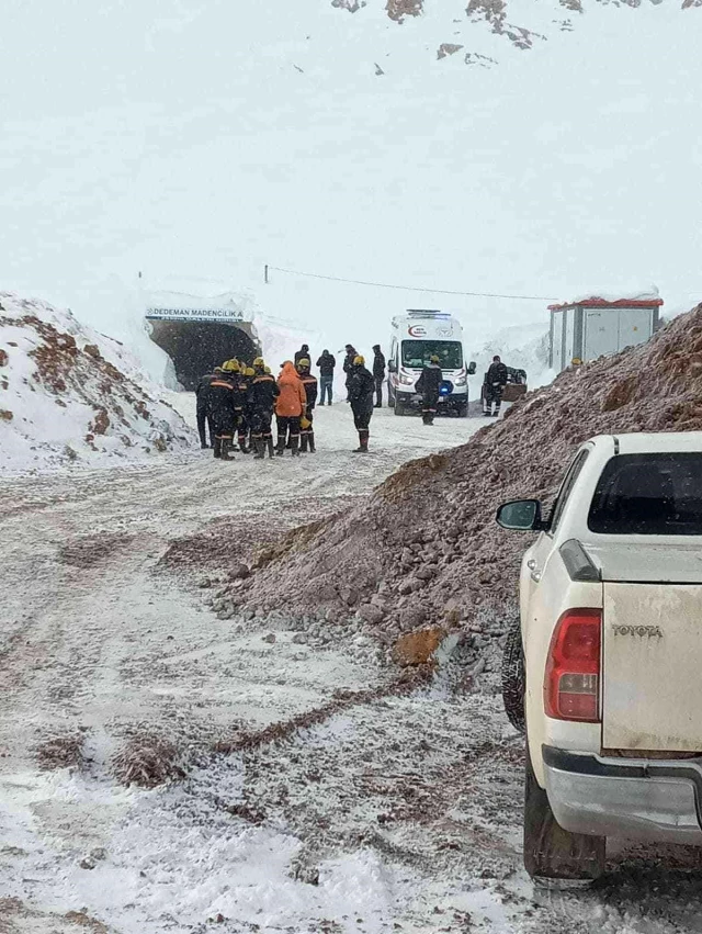Kayseri'de madende göçük altında kalan iki çalışandan biri öldü, başkasına ulaşılmaya çalışılıyor