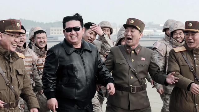 Kuzey Kore yeni balistik füzesinin imgelerini paylaştı! Lider Kim'in yer aldığı o anlar sinema sahnesini aratmadı