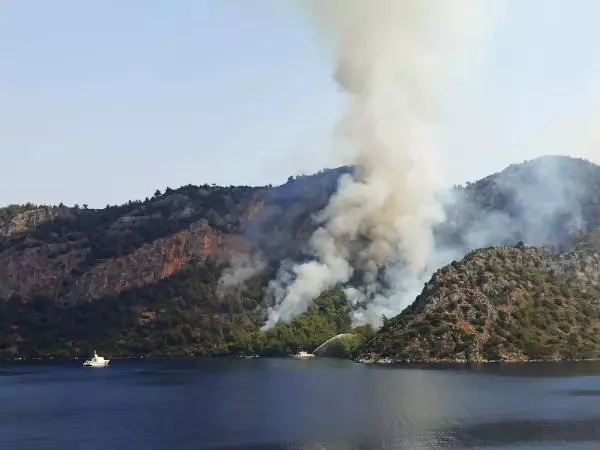 Son dakika haberleri... 'Marmaris'te orman yangınlarının ardından deniz dibinde biriken balçık ve atıklar temizlenecek'