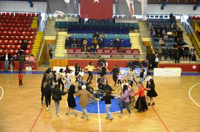 Tekerlekli Sandalye Dans Sporu Türkiye Şampiyonası Kütahya'da yapıldı